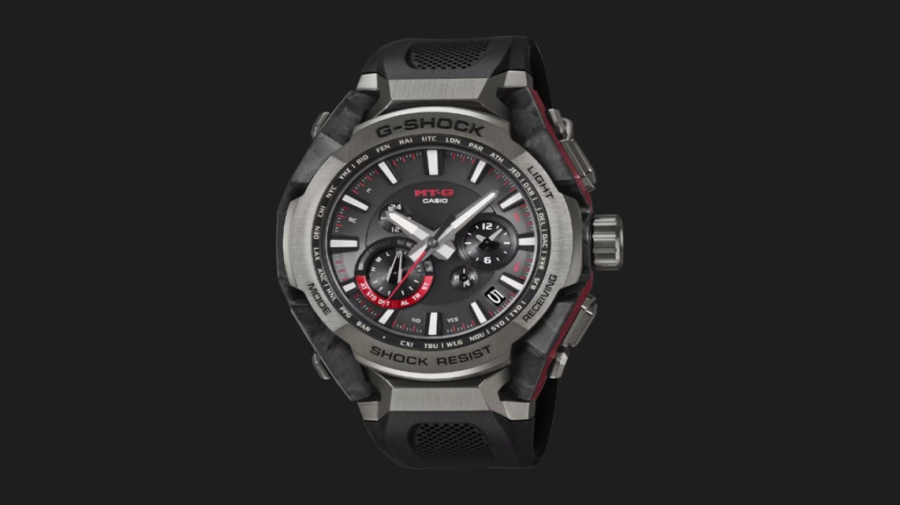 Tampak depan jam tangan C‌asio G-Shock MTG-B4000B-1A dengan aksen merah di dial
