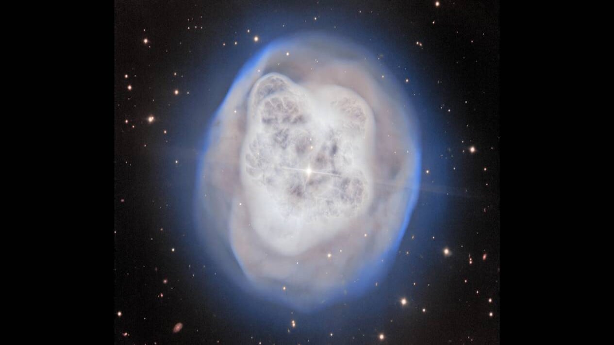 Gambar NGC 1514 yang menunjukkan struktur nebula, Fenomena Unik di NGC 1514, Gambar NGC 1514 yang menunjukkan struktur nebula, Teknologi Observasi dengan Gemini Multi-Object Spectrograph, Potensi Evolusi dan Dampak Bagi Pengamatan Bintang di Indonesia