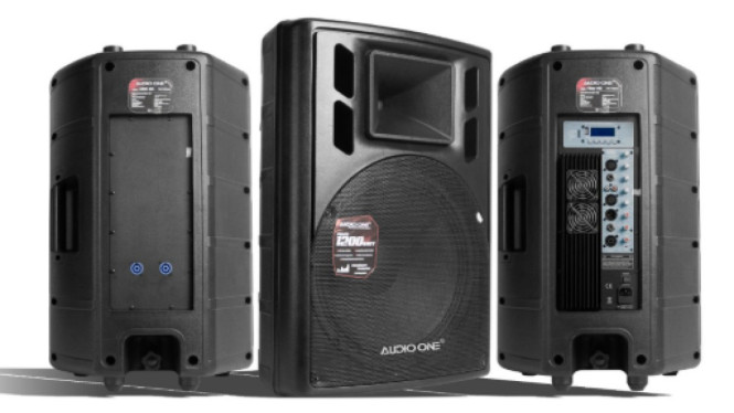 Speaker Aktif 15 Inch Terbaik, 1. JBL EON615: Suara Jernih dan Powerful untuk Semua Genre Musik, 2. Yamaha DXR15: Teknologi DSP untuk Suara Detail dan Natural, 3. Electro-Voice ZLX-15P: Desain Kompak dengan Suara Besar, 4. Mackie Thump15: Bass Kuat dan High Frequency Jernih, 5. QSC K12.2: Fitur Lengkap untuk Kebutuhan Mendengarkan yang Beragam