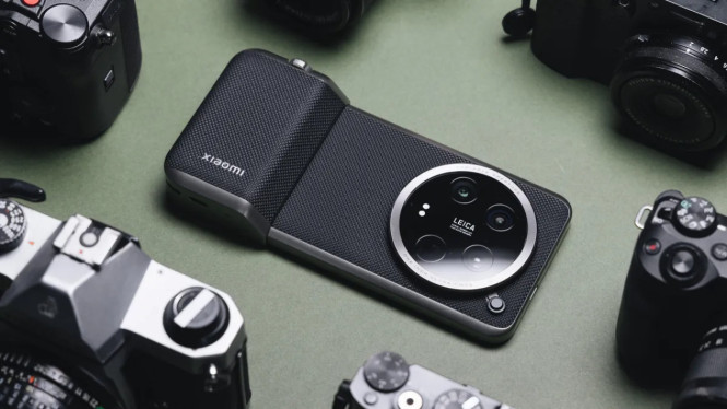 5 HP Kamera Leica Terbaik 2025, Hasil Foto Setajam DSLR untuk Konten Maksimal!, 1. Xiaomi 15 Ultra – Rajanya Kamera Mobile dengan Periskop 200 MP, 2. Xiaomi 15 – Lebih Ringkas, Tapi Tetap Andal, 3. Xiaomi 14T Pro – Sensor Canggih, Hasil Lebih Terang dan Detail, 4. Sharp Aquos R9 Pro – Kamera Leica dengan Cita Rasa Unik, 5. Leica Leitz Phone 2 – Untuk Penggemar Fotografi Sejati
