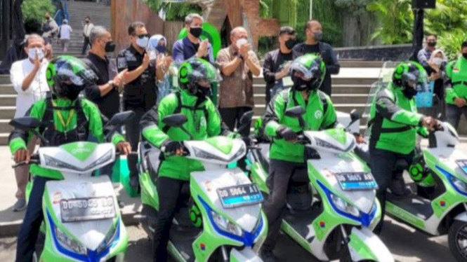10 Motor Listrik Terbaik untuk Ojek Online yang Irit dan Awet!, Mengapa Memilih Motor Listrik?, 1. Polytron – Pilihan Praktis untuk Harian, 2. Alva – Modern dan Stylish, 3. United – Tangguh dengan Varian Lengkap, 4. Yadea – Efisien dan Ekonomis, 5. Smoot – Nyaman dengan Harga Bersahabat, Lain-Lainnya, Kesimpulan