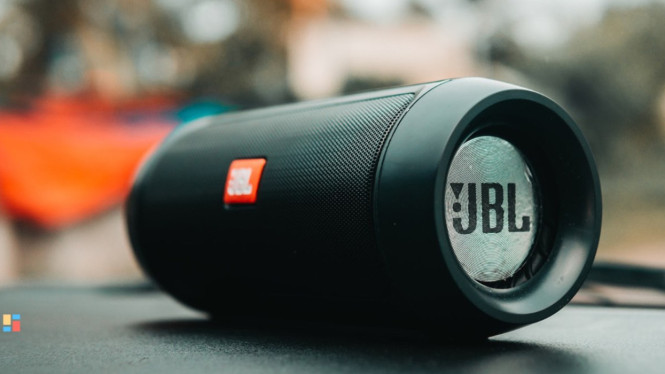 Speaker Bluetooth Terbaik 2025: Praktis, Canggih, dan Berkualitas, JBL Flip 6: Teman Serbaguna Untuk Outdoor, JBL Horizon 2: Alarm dan Speaker Dalam Satu Genggaman, Harman Kardon Onyx Studio 7: The Ultimate Premium Experience, Vivan VS50: Solusi Hemat Tanpa Kurangi Kualitas, Marshall Willen 2: Retro Style dengan Power Maksimal
