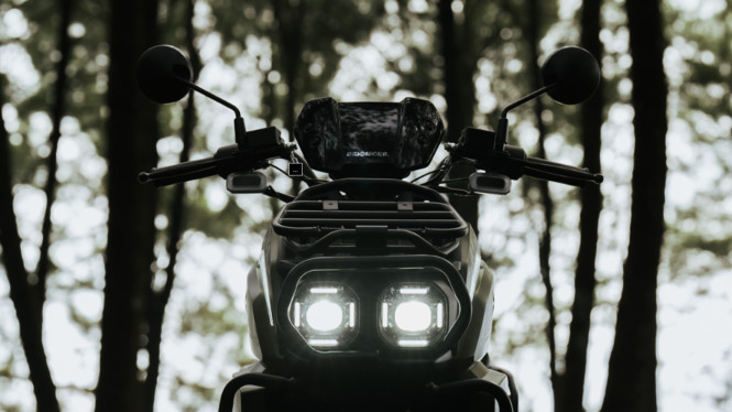 Indomobil Tyranno: Skuter Listrik Adventure, Performa Andal untuk Aktivitas Harian dan Petualangan, Dilengkapi Fitur Keamanan dan Teknologi Pintar, Desain Adventure yang Menawan, Harga dan Pilihan Warna, Layanan Purna Jual dan Dukungan Jaringan, Untuk Siapa Tyranno Didesain?