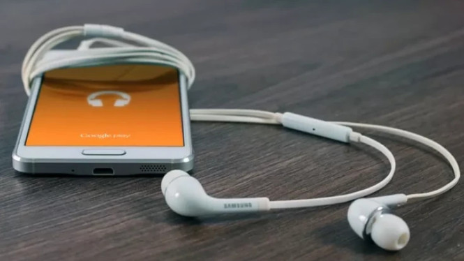 Masih Pakai Headset Kabel? Jangan Khawatir, Begini Kelebihannya, Mengapa Headset Kabel Masih Dipilih Banyak Orang?, Suara Tanpa Hambatan, Praktis dan Hemat Energi, Budget Friendly, Kekuatan Tahan Uji Waktu, Ramah untuk Kesehatan, Pilihan Para Audiophile