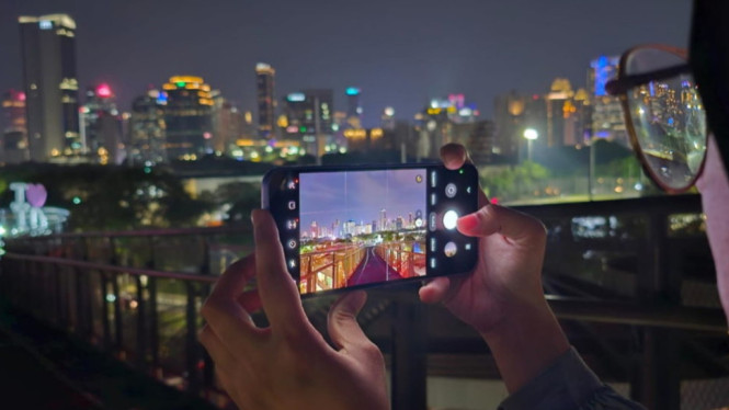 Deretan HP dengan Kamera Malam Mumpuni, Wajib Dimiliki Penggemar Fotografi, 1. Samsung Galaxy S24 Ultra, 2. Google Pixel 8 Pro, 3. iPhone 15 Pro Max, 4. Xiaomi 15 Ultra, 5. Vivo X100 Pro, 6. OPPO Find X7 Ultra, 7. HONOR Magic6 Pro