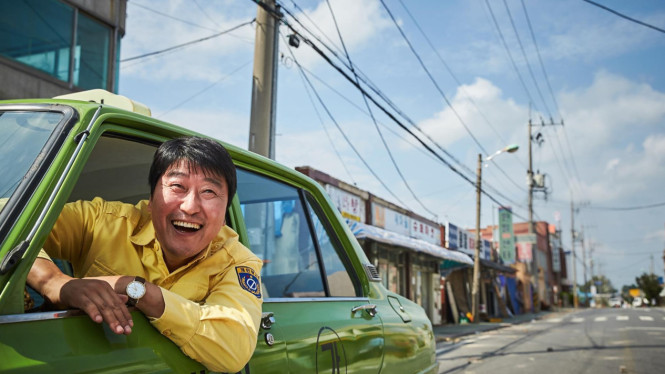 Rekomendasi Film Korea Terbaik Berdasarkan Kisah Nyata, Lebih Seru dari Drama!, 1. Silenced (2011) — Skandal Kejahatan Seksual yang Mengguncang Korea, 2. Memories of Murder (2003) — Pembunuh Berantai yang Menghantui Hwaseong, 3. The Chaser (2008) — Perburuan Pembunuh Berantai Sadis, 4. The Last Princess (2016) — Tragisnya Kehidupan Putri Terakhir Dinasti Joseon, 5. A Taxi Driver (2017) — Kesaksian atas Pemberontakan Gwangju 1980, 6. 71: Into the Fire (2010) — Kepahlawanan 71 Pelajar di Medan Perang, 7. Hope (2013) — Luka Mendalam dalam Kasus Kekerasan Seksual, 8. Miracle in Cell No. 7 (2013) — Kisah Ayah dan Anak yang Mengharukan, 9. May 18 (2007) — Mengangkat Tragedi Gwangju ke Layar Lebar, 10. The Attorney (2013) — Kisah Transformasi Sang Pembela HAM