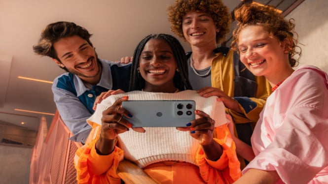 Moto G66j 5G dengan Dimensity 7060, Desain Kokoh dan Layar Mulus 120Hz, Dapur Pacu Kencang Berkat Dimensity 7060, Kamera Sony 50MP dan Selfie 32MP, Baterai 5.200mAh dan Fitur Keamanan Tambahan, Konektivitas Lengkap dan Audio Stereo, Tangguh dengan Sertifikasi IP68/IP69 dan MIL-STD-810H, Varian Warna dan Harga, Cocok untuk Pengguna Aktif
