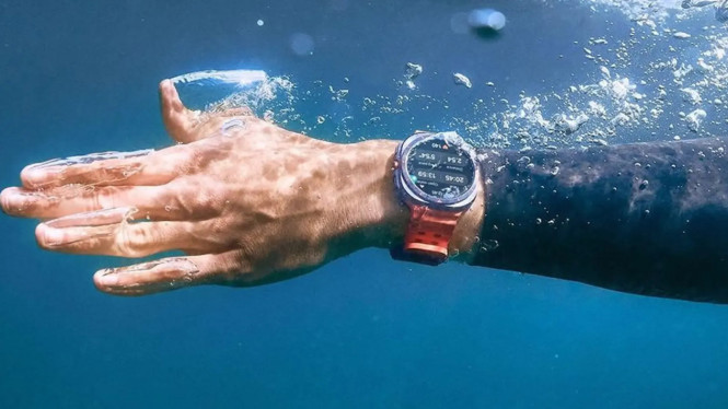 Smartwatch Terbaik 2025: Perbandingan Samsung Galaxy Watch Ultra vs Garmin Forerunner 570, Desain dan Tampilan Layar: Manakah yang Lebih Menarik Mata?, Performa dan Daya Tahan Baterai: Apa yang Ditawarkan Keduanya?, Fitur Kesehatan dan Olahraga: Siapa yang Memiliki Teknologi Terdepan?, Konektivitas dan Fitur Smart: Ekosistem yang Mendukung Semua Kebutuhan, Sertifikasi Ketahanan dan Harga Pasaran, Rekomendasi Akhir: Mana yang Harus Anda Pilih?