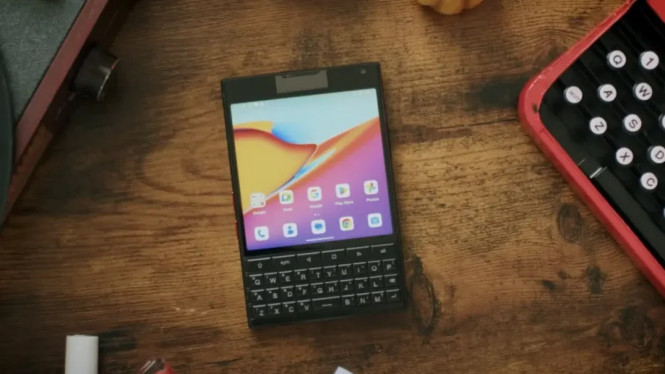 Resmi Rilis! Unihertz Titan 2, HP Android Keyboard Fisik QWERTY dan Dual Layar, Kamera dan Performa Tangguh, Fitur Modern dan Baterai Besar, Keyboard QWERTY: Lebih dari Sekadar Nostalgia, Harga, Ketersediaan, dan Dukungan Jaringan, Respon Pasar dan Potensi Kebangkitan Keyboard Fisik, Perbandingan dengan Alternatif Keyboard Fisik Lain, Apakah Era Keyboard Fisik Akan Bangkit Kembali?