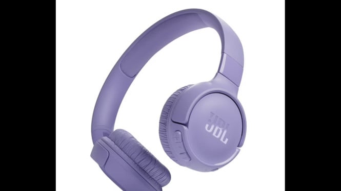 Awas! Ini Alasan Kenapa Earphone Bisa Lebih Berbahaya daripada Headphone!, Risiko Terhadap Kesehatan Pendengaran: Volume Suara yang Berbahaya, Isolasi Suara dan Tekanan pada Telinga, Kesehatan Telinga: Penumpukan Kotoran dan Risiko Infeksi, Kenyamanan dan Portabilitas: Mana yang Lebih Praktis?, Rekomendasi Penggunaan yang Aman, Kesimpulan: Pilih Sesuai Kebutuhan