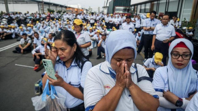 PHK Massal di Indonesia, Dampak PHK Besar-Besaran di Indonesia, Indikator Ekonomi Menurun, Faktor Utama Penyebab PHK di Indonesia, Perkembangan Teknologi dan PHK