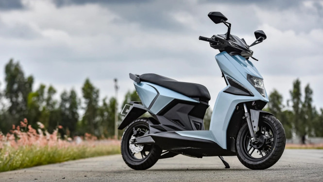 Review Lengkap Simple One: Motor Listrik Mirip Honda BeAt!, Awal Kelahiran Simple One, Dari Simple One ke Simple One S, Performa yang Mengagumkan, Harga Terjangkau, Pasar Indonesia Siap Diserbu, Fitur-Fitur Unggulan