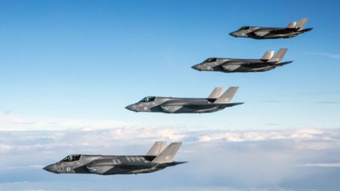 10 Jet Tempur Paling Canggih Tahun 2025 yang Menghancurkan Rekor Dunia!, Jagoan Langit Amerika: F-35 Lightning II, Predator Eksklusif: F-22 Raptor, Pesainya Rusia: Su-57 Felon, Naga China: Chengdu J-20 Mighty Dragon, Lainnya yang Tak Kalah Tangguh, Bukan Hanya Perang