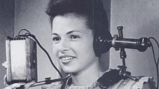 Ternyata Headphone Diciptakan Bukan untuk Musik! Ini Sejarah Mengejutkan yang Jarang Diketahui