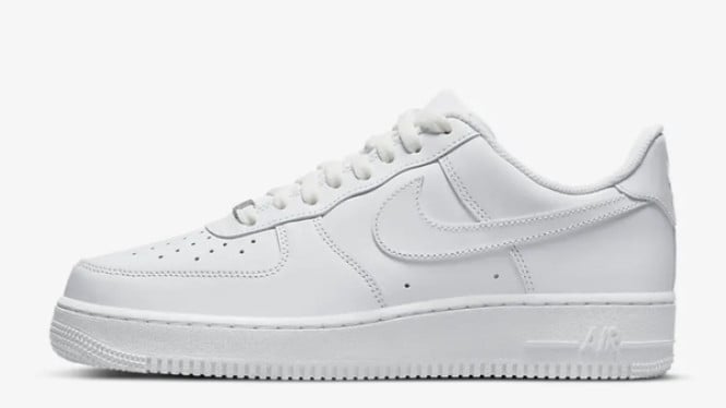 Dari Kantor ke Lapangan: Rekomendasi Sepatu Sneakers Terbaik untuk Bekerja Seharian, 1. Adidas Samba: Klasik nan Serbaguna, 2. New Balance 530: Stylish dengan Sentuhan Retro, 3. Nike Air Force 1: Wajib Punya untuk Gaya Minimalis, 4. Converse Chuck 70: Vintage tapi Nyaman, 5. Veja Campo: Eco-Friendly &amp; Elegan, 6. Tory Burch Ladybug: Sneakers Luxury, 7. Vans Old Skool: Ikonik &amp; Tangguh, 8. Loewe Flow Runner: Mewah dengan Sentuhan Sporty, 9. Onitsuka Tiger Mexico 66: Retro &amp; Ergonomis, 10. New Balance 574: Sepatu Kerja Tahan Lama