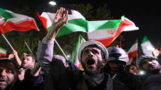Daftar Negara Pendukung Iran, 1. Rusia: Mitra Strategis dalam Energi dan Pertahanan, 2. China: Pendukung Ekonomi dan Diplomatik Terbesar, 3. Irak dan PMF: Perpanjangan Tangan Iran di Kawasan, 4. Houthi: Kekuatan Proksi Iran di Yaman, 5. Pakistan: Dukungan Retorik yang Konsisten