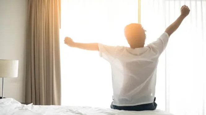 9 Ciri Kepribadian Orang yang Langsung Cek HP Setelah Bangun Tidur, Apa Saja?, 1. Ambisius dan Berorientasi pada Prestasi, 2. Sering Menunda Pekerjaan, 3. Tingkat Stres dan Kecemasan yang Lebih Tinggi, 4. Kebutuhan Kepuasan Instan, 5. Rasa Takut Ketinggalan Informasi (FOMO), 6. Kebutuhan Tinggi akan Koneksi Sosial, 7. Masalah Kepercayaan Diri dan Rasa Harga Diri, 8. Multitasker Alami dengan Keterampilan Manajemen Waktu, 9. Ketergantungan pada Teknologi