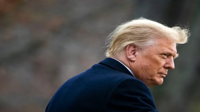 Kontroversi Kebijakan Trump, 1. Tarif Tinggi: Dagang atau Tekanan Politik?, 2. Tekanan dalam Pembelian Alutsista, 3. Pemotongan Dana Bantuan Luar Negeri, 4. Travel Ban: Ancaman Tidak Langsung, 5. Tuduhan Trans-shipment