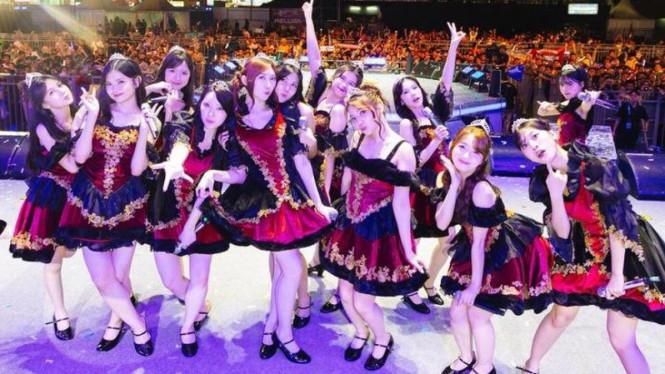 Skandal Foto Kue Vulgar: General Manager JKT48 Resmi Dinonaktifkan Sementara, Reaksi Publik Terhadap Foto Kontroversial, Tanggapan Resmi dari IDN Media, Permintaan Maaf dan Komitmen Masa Depan, Pelajaran dari Insiden Ini, Kesimpulan: