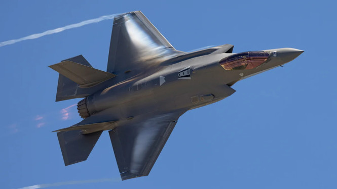 F-35 Milik Israel yang Meliuk-Liuk, Teknologi Siluman yang Tak Tertandingi, Manuver Tajam dan Sistem Cerdas di Kokpit, Israel Tambahkan Sentuhan Lokal, Misi Psikologis yang Menggertak Lawan, Platform Intelijen dan Serangan Mematikan, Dominasi Udara di Tangan Israel