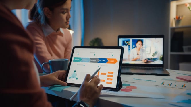 5 Alasan Kenapa Tablet Kini Lebih Diminati daripada Laptop, 1. Ringan, Tipis, dan Mudah Dibawa ke Mana-Mana, 2. Layar Sentuh, Stylus, dan Keyboard Tambahan Bikin Fleksibel, 3. Performa Semakin Gahar, Baterai Lebih Tahan Lama, 4. Aplikasi Lengkap dan Siap Mendukung Segala Aktivitas, 5. Harga Lebih Terjangkau untuk Performa yang Seimbang