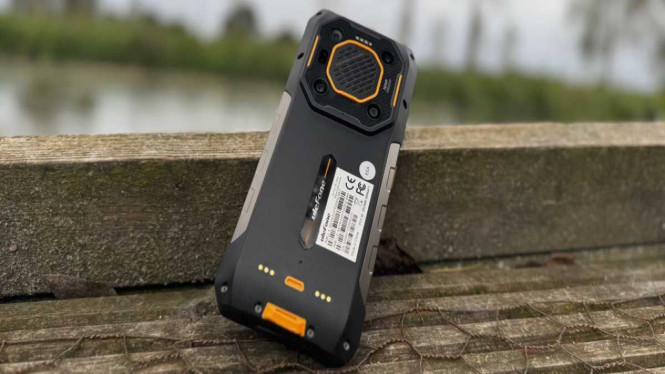 Jangan Naik Gunung Sebelum Baca Ini! 5 HP Outdoor Gahar yang Siap Hadapi Alam Liar, 1. Ulefone Armor 26 Ultra – Tahan Seminggu Tanpa Cas!, 2. Doogee V30T – Jelajahi Dunia Tanpa Khawatir, 3. Oukitel WP33 Pro – Raja Baterai 22.000 mAh!, 4. Blackview BV9300 Pro – Ada Fitur Walkie-Talkie!, 5. Samsung Galaxy XCover7 – Tangguh dari Brand Terpercaya