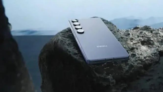 Desain Revolusioner Meizu 22: Bezel Simetris Putih Tersempit dan Kamera Periskop, Warna Putih yang Menantang Standar Industri, Desain Kompak yang Cocok Digenggam Satu Tangan, Spesifikasi Unggulan di Balik Desain Elegan, Strategi Produk Baru Tanpa Pembagian Model, Apakah Meizu 22 Akan Menjadi Titik Balik?