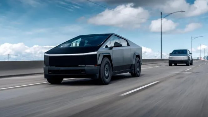 Penjualan Anjlok, Tesla Gelar Promo FSD Terbesar untuk Cybertruck!, Detail Insentif: FSD Transfer Gratis untuk Pemilik Setia, Mengapa Langkah Ini Dinilai Putus Asa?, Tabel Insentif Cybertruck 2025, Reaksi Pasar &amp; Tantangan Tesla, Apakah Upaya Ini Akan Cukup?