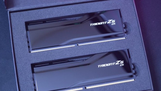 Teknologi RAM Masa Depan: DDR6 Targetkan Kecepatan Ekstrem hingga 17,600 MT/s!, Jadwal Peluncuran DDR6 dan Kolaborasi Produsen, Kecepatan dan Arsitektur Baru DDR6, Adopsi DDR6: Dimulai dari HPC dan AI, Desain Slot Baru untuk DDR6: CAMM2, DDR6 di Notebook dan Perangkat Konsumen, Kesimpulan: