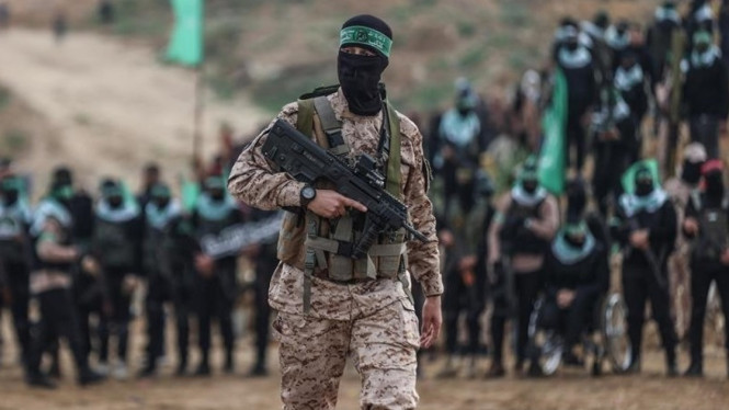 Rahasia Hamas Tetap Membayar Gaji PNS di Tengah Serangan Israel yang Berkepanjangan!, Dari Mana Asal Dana Hamas?, Simpanan Sebelum Perang, Dukungan Internasional, Pajak dan Penjualan Barang Mahal, Sistem Pembayaran Gaji yang Kompleks, Kritik Publik terhadap Distribusi Bantuan, Kesimpulan: