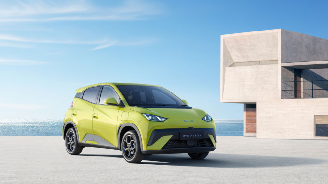 BYD Atto 1 vs Wuling Air EV, Desain dan Dimensi: Kelincahan vs Kenyamanan, Wuling Air EV , Performa dan Baterai: Siapa Lebih Jauh?, Mana yang Cocok untukmu?, Era Mobil Listrik Semakin Menarik