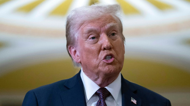 Donald Trump Langkahkan 115 Sanksi Baru terhadap Iran, Ini Dampaknya!, Sanksi Lebih dari 115 Target: Siapa dan Apa yang Terkena?, Departemen Luar Negeri AS Mengonfirmasi Sanksi Tambahan, Pernyataan Resmi dari Pihak AS, Tidak Ada Ruang bagi Negara atau Individu yang Berbisnis dengan Iran, Elit Rezim Iran Masuk Daftar Sanksi, Dampak Geopolitis Sanksi Baru Ini, Kesimpulan: