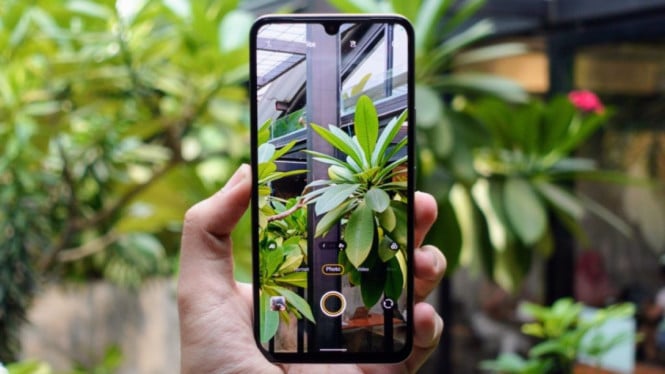 5 Alasan Kenapa HP dengan Kamera OIS Wajib Dimiliki di 2025, Terutama Buat Penggila Foto dan Video!, 1. Foto Malam Hari Lebih Tajam dan Minim Noise, 2. Video Lebih Stabil, Cocok Buat Konten TikTok dan Vlog, 3. Lebih Stabil Saat Menggunakan Zoom atau Lensa Telefoto, 4. Sudah Hadir di HP Mid-Range, Bukan Cuma Flagship, 5. Penting atau Tidak? Kembali ke Kebutuhan Kamu