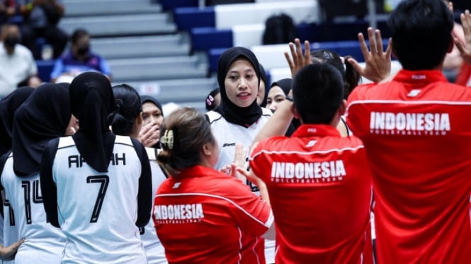Hasil SEA V League: Timnas Voli Putri Indonesia Kalah Telak dari Vietnam, Ini Penyebabnya, Kekalahan Telak di Dua Set Awal dan Keterkejutan dari Pelatih Vietnam, Sempat Bangkit di Set Ketiga, Namun Gagal Mengejar, Dampak Kekalahan dan Perjuangan Indonesia di SEA V League, Apa Langkah Selanjutnya untuk Timnas Voli Putri?