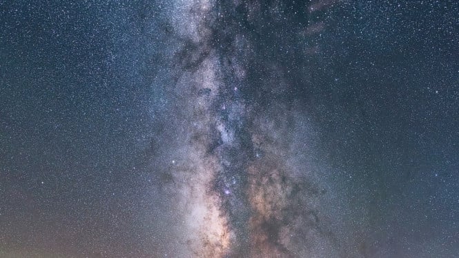 Saksikan 5 Keajaiban Langit di Agustus 2025, Mulai dari Hujan Meteor hingga Parade Planet!, 1. Bulan Purnama Sturgeon (9 Agustus), 2. Puncak Hujan Meteor Perseid (12-13 Agustus), 3. Parade 6 Planet Sejajar (18 Agustus), 4. Puncak Elongasi Barat Merkurius (19 Agustus), 5. Bulan Baru (23 Agustus)