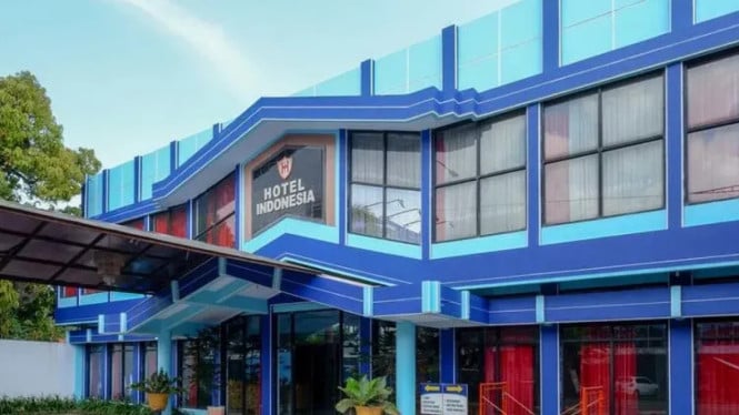 Heboh Viral Tamu Diusir di Malam Hari, Ini Identitas Pemilik Hotel Syariah Pekalongan!, Kronologi Insiden Tamu yang Diusir, Awal Cerita: Memilih Hotel Berbasis Syariah, Konflik dengan Pihak Hotel, Respon Publik, Klarifikasi dari Pihak Hotel, Siapa Pemilik Hotel Indonesia Syariah Pekalongan?, Respons PHRI dan Dampak pada Reputasi Hotel, Kesimpulan: