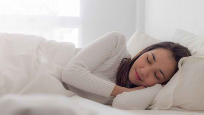 Insomnia? Coba Cara Ampuh Ini untuk Tidur Lebih Nyenyak Tanpa Obat!, 1. Rutin Berolahraga, Namun Hindari Sebelum Tidur, 2. Terapkan Sleep Hygiene untuk Pola Tidur yang Lebih Sehat, 3. Perhatikan Pola Makan dan Asupan Nutrisi, 4. Atur Pencahayaan di Kamar dan Jauhkan Gadget, 5. Manfaatkan Aromaterapi untuk Relaksasi