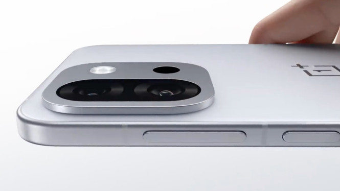 OnePlus 15 Siap Hadir dengan Layar 165Hz, Layar Super Mulus 165Hz dengan Resolusi 1,5K, Warna Baru: Moon Rock Black, Dapur Pacu Kelas Elite, Baterai Jumbo 7.000mAh dengan Fast Charging, Kamera Flagship dengan Sensor 50MP, Tabel Ringkasan Spesifikasi (Rumor OnePlus 15)