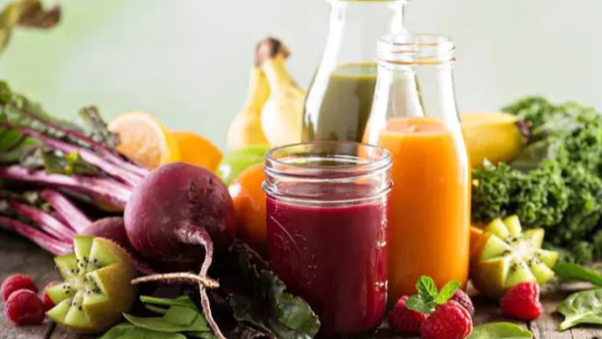 Minum Ini Setiap Hari, Bisa Kurangi Risiko Kanker Menurut Dokter Spesialis!, Rekomendasi Minuman untuk Menurunkan Risiko Kanker, 1. Green Tea (Teh Hijau), 2. Green Smoothie (Smoothie Hijau), 3. Turmeric Latte (Lete Kunyit), Manfaat Jangka Panjang Minuman Ini, Kesimpulan: