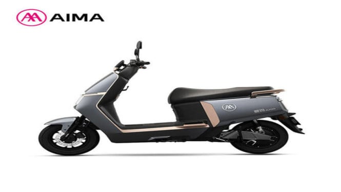 AIMA A700, Motor Listrik Stylish, Desain dan Tampilan, Spesifikasi Versi E-Catalog, Spesifikasi Versi A700 SE, Perbandingan Kedua Versi, Analisis dan Kesimpulan, Catatan Penting, AIMA dan Pasar Indonesia