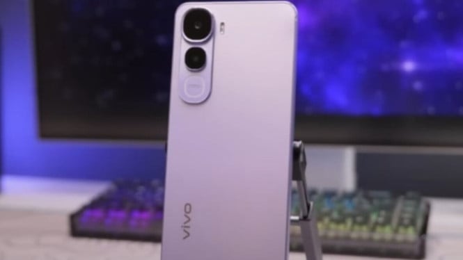 Vivo Y400, Baterai Jumbo, Siap Temani Aktivitasmu, Tahan Air dan Banting, Siap Hadapi Tantangan, Layar AMOLED 120 Hz, Visual yang Memanjakan, Kamera 50 MP dengan Sentuhan AI, Performa Andal untuk Harga Terjangkau, Vivo Y400, Pilihan Cerdas di Kelas Menengah