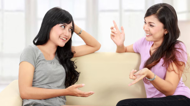 Psikologi Ungkap Alasan di Balik Kebiasaan Menghindari Tatapan Mata Saat Berbicara!, 1. Cenderung Introspektif dan Banyak Berpikir, 2. Memiliki Tingkat Sensitivitas Emosional yang Tinggi, 3. Lebih Mudah Fokus pada Kata-Kata daripada Ekspresi, 4. Sering Kali Perfeksionis, 5. Lebih Introvert daripada Ekstrovert, 6. Menyimpan Rasa Cemas Sosial, 7. Memiliki Kepekaan terhadap Norma Budaya