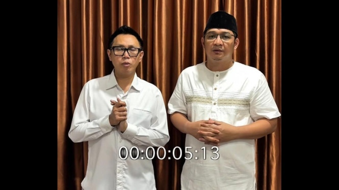 Heboh! Eko Patrio Akhirnya Minta Maaf Soal Joget-Joget Saat Gaji DPR Naik, Isi Permintaan Maaf Eko Patrio, Latar Belakang Kontroversi, Peran Pasha Ungu dalam Kesempatan Ini, Harapan untuk Perubahan Positif, Kesimpulan: