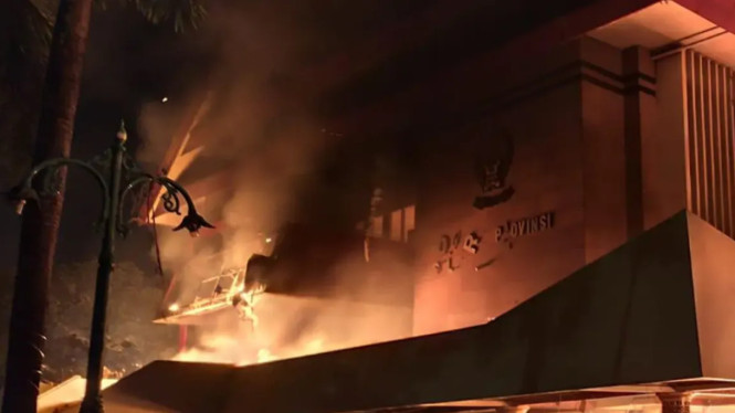 Tragis! Tujuh Korban Jiwa Tewas dalam Kerusuhan Demonstrasi di Berbagai Kota, 1. Affan Kurniawan – Jakarta Pusat, 2. Korban Kerusuhan di Makassar, 3. Rheza Sendy Pratama – Yogyakarta, 4. Sumari – Solo