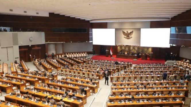 Begini Cara Memecat Anggota DPR yang Tidak Sesuai Harapan Rakyat!, Jalur Pertama: Melalui Partai Politik Pengusung, Jalur Kedua: Proses Hukum dan Etik, Contoh Kasus Terbaru: NasDem dan PAN Nonaktifkan Anggotanya, Kesimpulan: