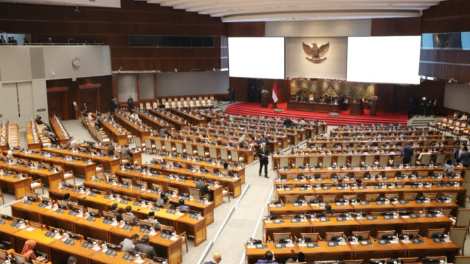 Gaji Anggota DPR RI Turun? Ini Fakta Lengkapnya Setelah Tunjangan Rumah Dihilangkan, Gaji Pokok dan Tunjangan (Melekat), Tunjangan Konstitusional, Perhitungan Take Home Pay (THP), Kesimpulan:
