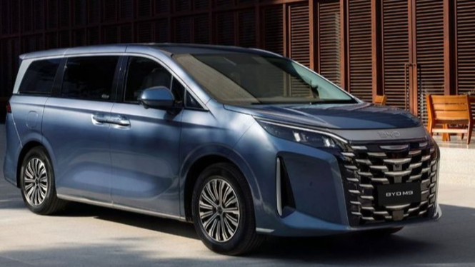 BYD M9 Hadir di Indonesia, Lebih Mahal Rp100 Juta dari Pasar Asalnya! Ini Alasannya!, Sekilas Tentang BYD M9: MPV Keluarga dengan Teknologi DM 5.0 Plug-in Hybrid, Dimensi dan Desain: Gagah Tetapi Tetap Elegan, Harga di Tiongkok vs Indonesia: Selisih Ratusan Juta, Fitur Unggulan: Teknologi dan Kenyamanan Maksimal, Efisiensi Energi dan Ramah Lingkungan, Kesimpulan: BYD M9, MPV Premium yang Layak Dipertimbangkan