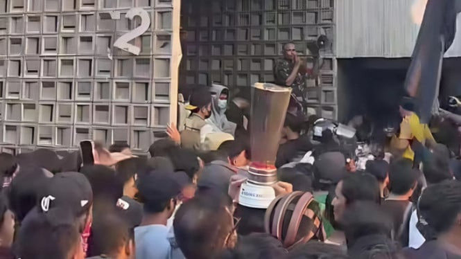 Barang Hasil Jarahan, Kepemilikan Barang Tidak Hilang, Peran Polisi dalam Proses Hukum, Barang yang Sudah Berpindah Tangan, Bagaimana Jika Barang Tidak Ditemukan?, Proses Pengembalian Barang Hasil Jarahan, Mengapa Proses Ini Penting?