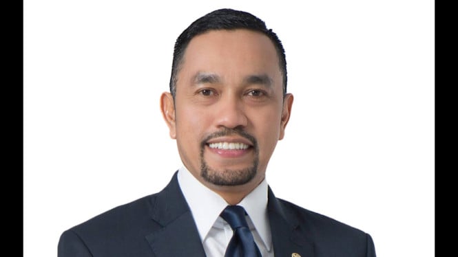 Profil Lengkap Ahmad Sahroni: Dari Jalan Jalannya Kuliah hingga Kontroversi Terbarunya, Pernyataan Kontroversial yang Memancing Protes, Profil Pendidikan Ahmad Sahroni, Karier Politik dan Kontroversinya, Kesimpulan