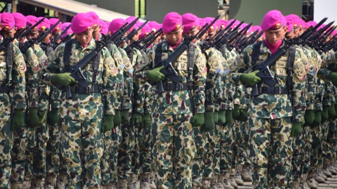 Inilah Ketentuan Hukum yang Menjadi Dasar Darurat Militer di Indonesia!, Dasar Hukum Darurat Militer di Indonesia, Syarat-Syarat Berlakunya Darurat Militer, Siapa yang Berhak Mengaktifkan Darurat Militer?, Contoh Situasi yang Memerlukan Darurat Militer, Kesimpulan: